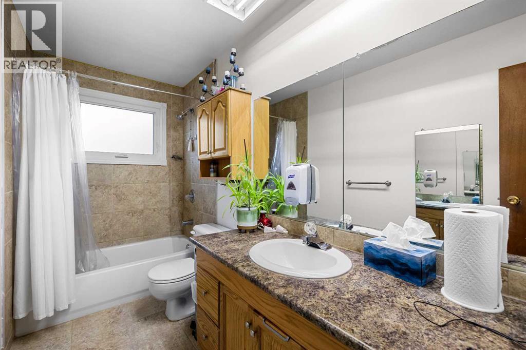 1016 Hunterdale Place Nw, Calgary, Alberta  T2Z 4R7 - Photo 18 - A2279676