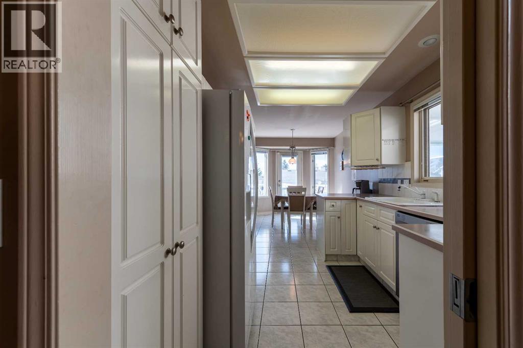 159 Sierra Morena Terrace SW, Calgary, Alberta  T3H 3A2 - Photo 15 - A2288473