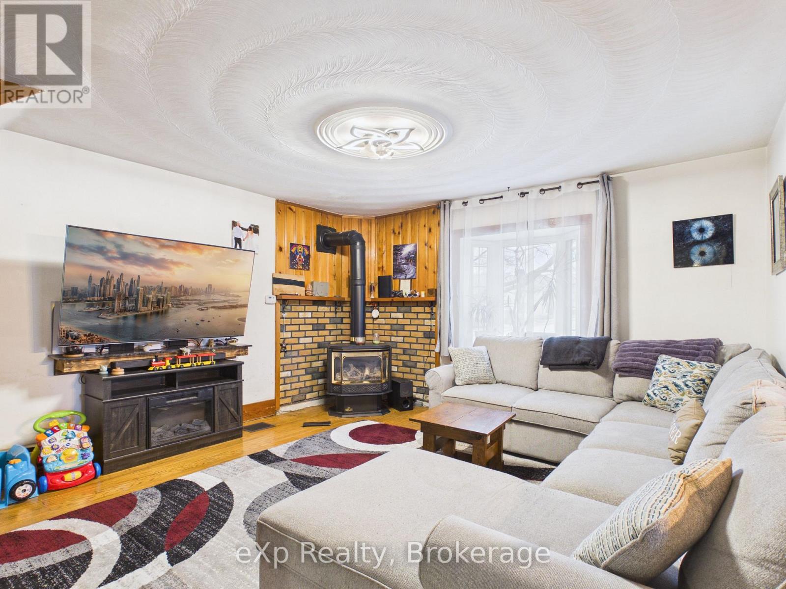 154 6th Avenue Sw, Arran-Elderslie, Ontario  N0G 1L0 - Photo 2 - X12907684