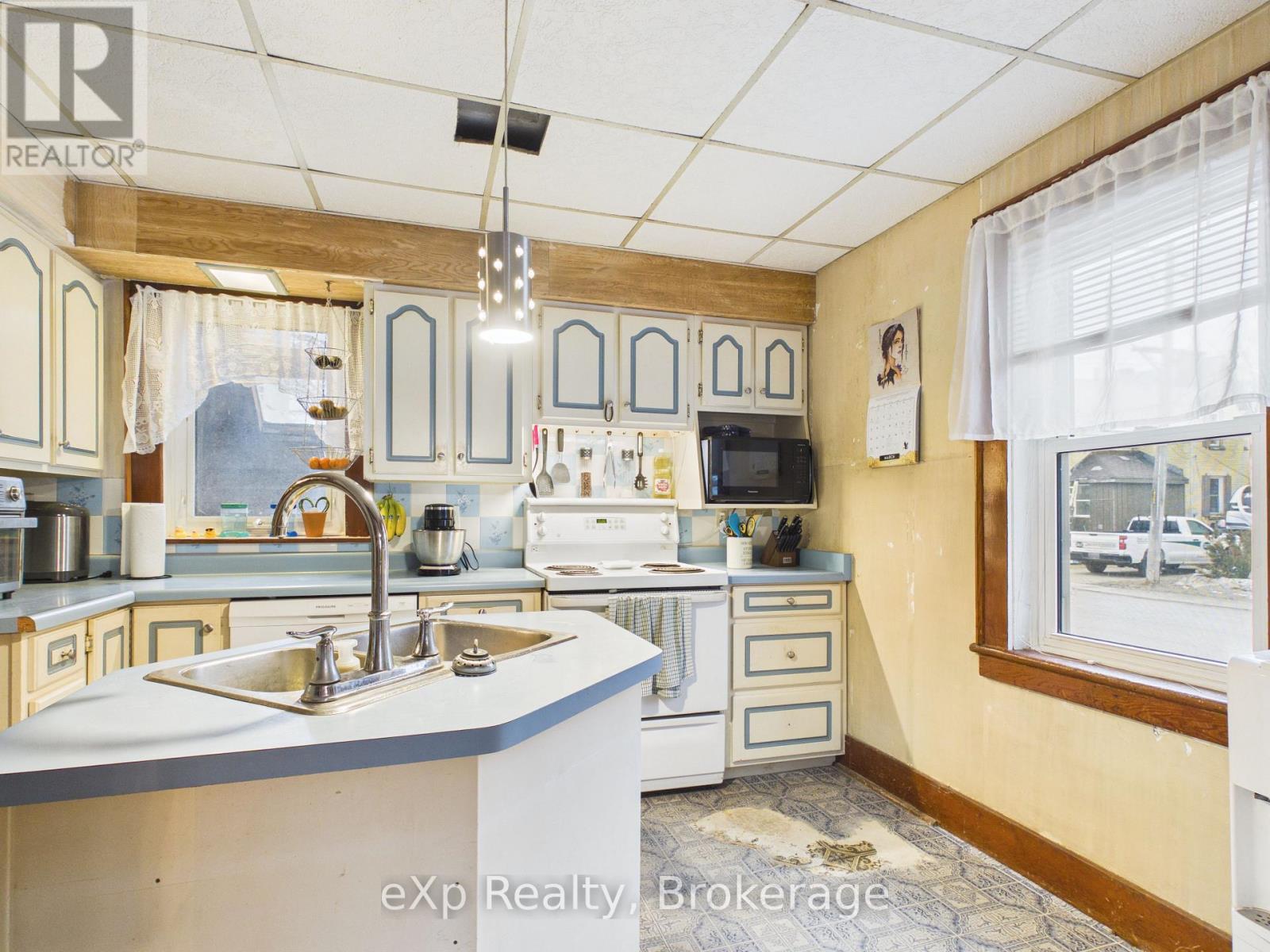 154 6th Avenue Sw, Arran-Elderslie, Ontario  N0G 1L0 - Photo 3 - X12907684