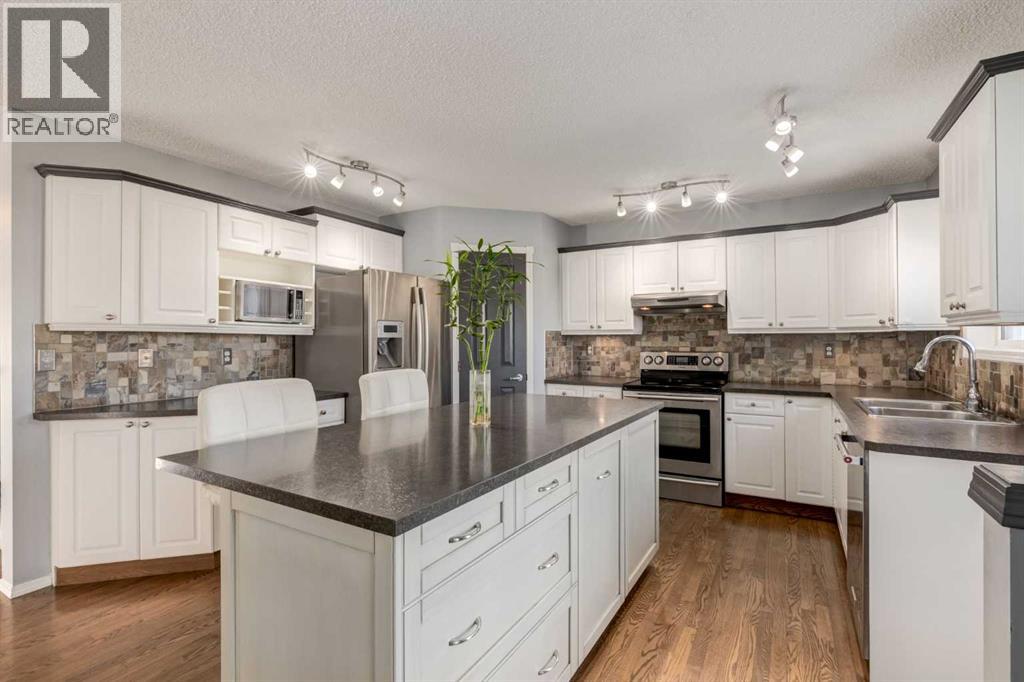 161 Douglas Ridge Place Se, Calgary, Alberta  T2Z 2T3 - Photo 7 - A2295250