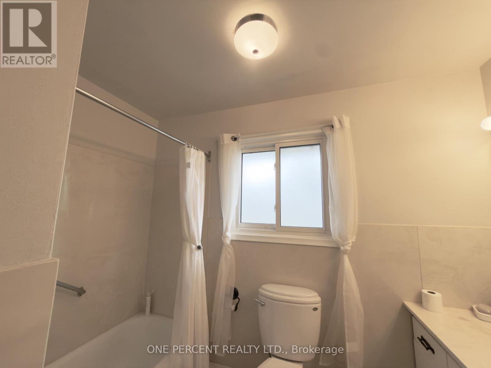 37 Empress Avenue, Welland, Ontario  L3B 1K6 - Photo 11 - X12907694