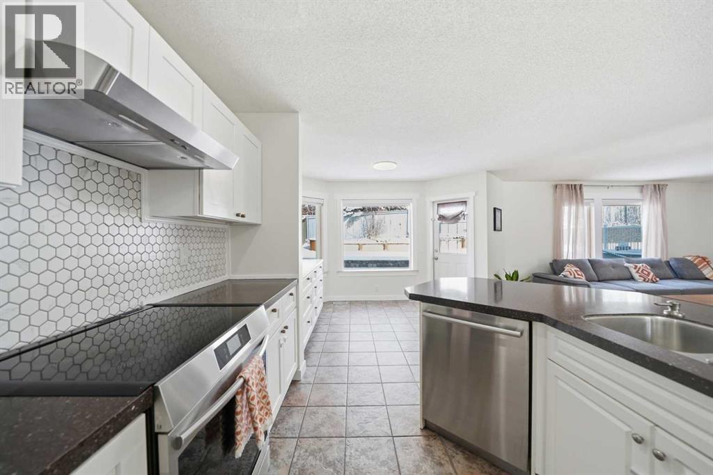 22 Scenic View Close NW, Calgary, Alberta  T3L 1Y5 - Photo 16 - A2293663