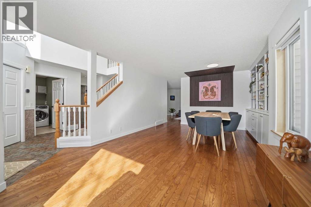 22 Scenic View Close NW, Calgary, Alberta  T3L 1Y5 - Photo 4 - A2293663