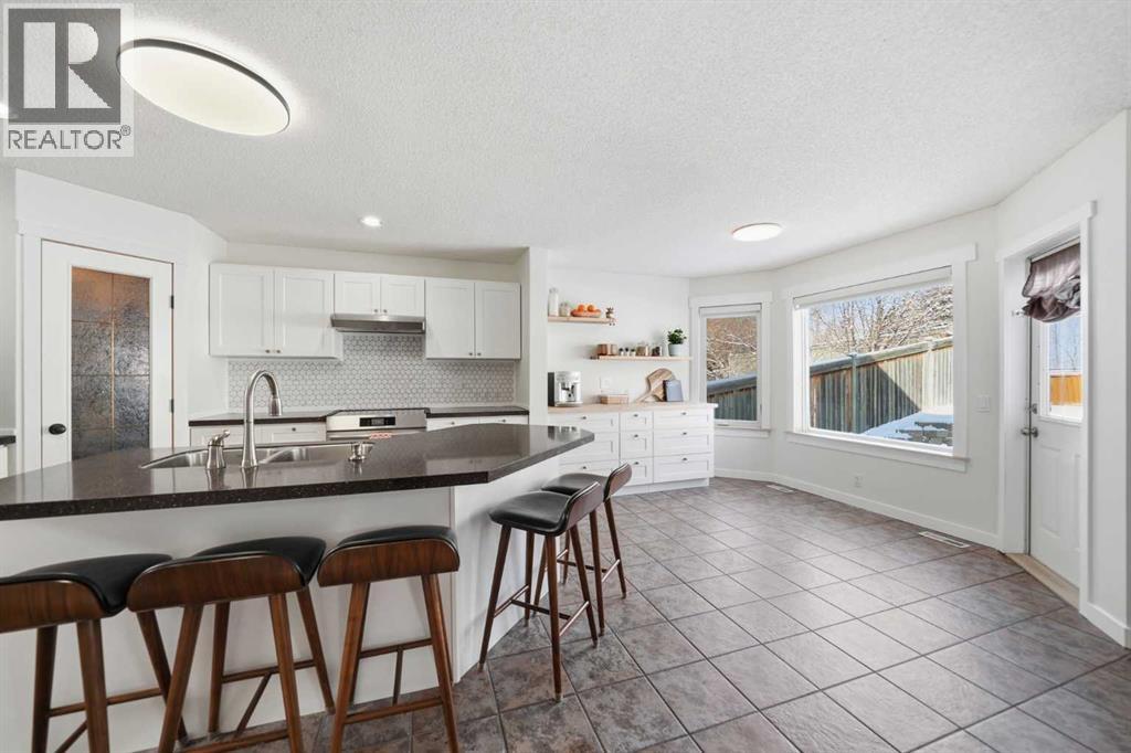 22 Scenic View Close NW, Calgary, Alberta  T3L 1Y5 - Photo 19 - A2293663