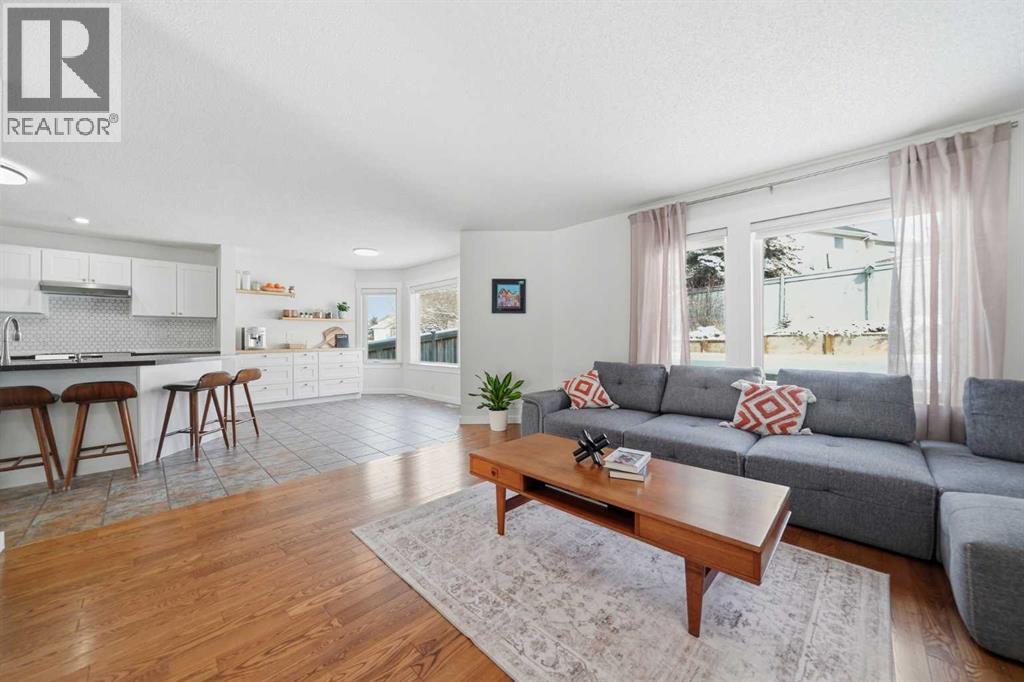 22 Scenic View Close NW, Calgary, Alberta  T3L 1Y5 - Photo 7 - A2293663