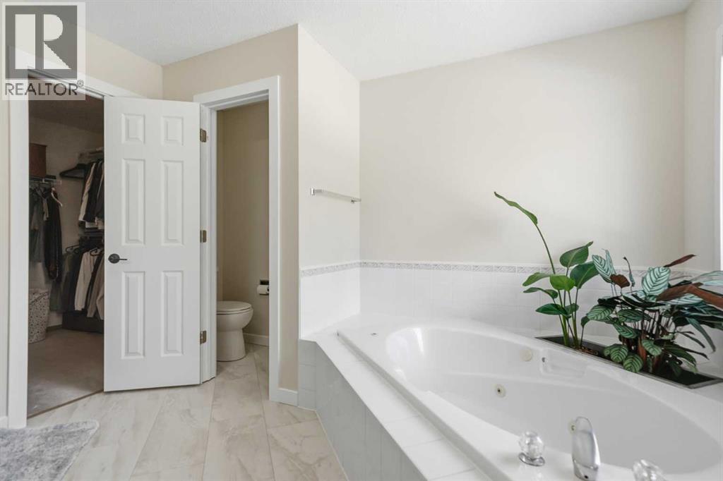 22 Scenic View Close NW, Calgary, Alberta  T3L 1Y5 - Photo 27 - A2293663