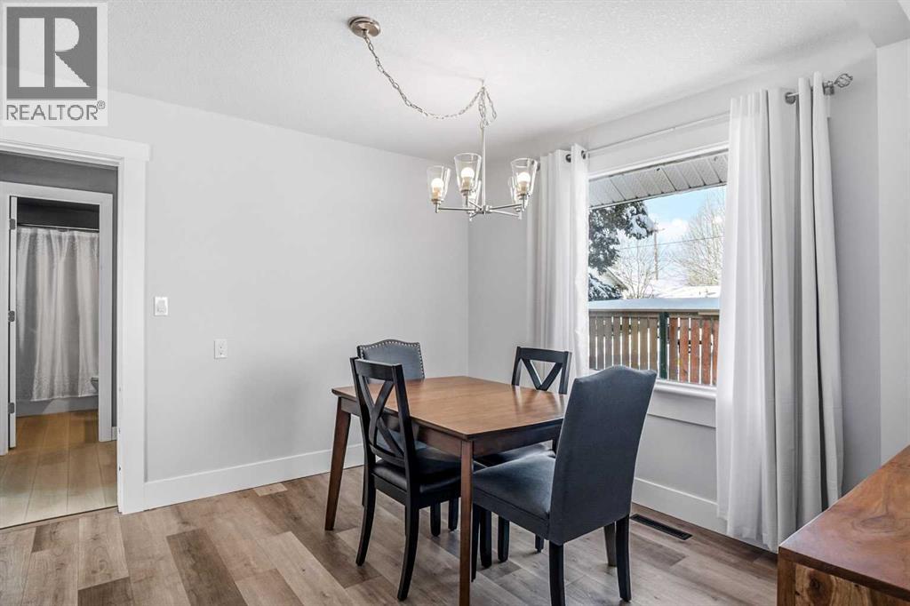 4915 52 Avenue, Eckville, Alberta  T0M 0X0 - Photo 11 - A2294141