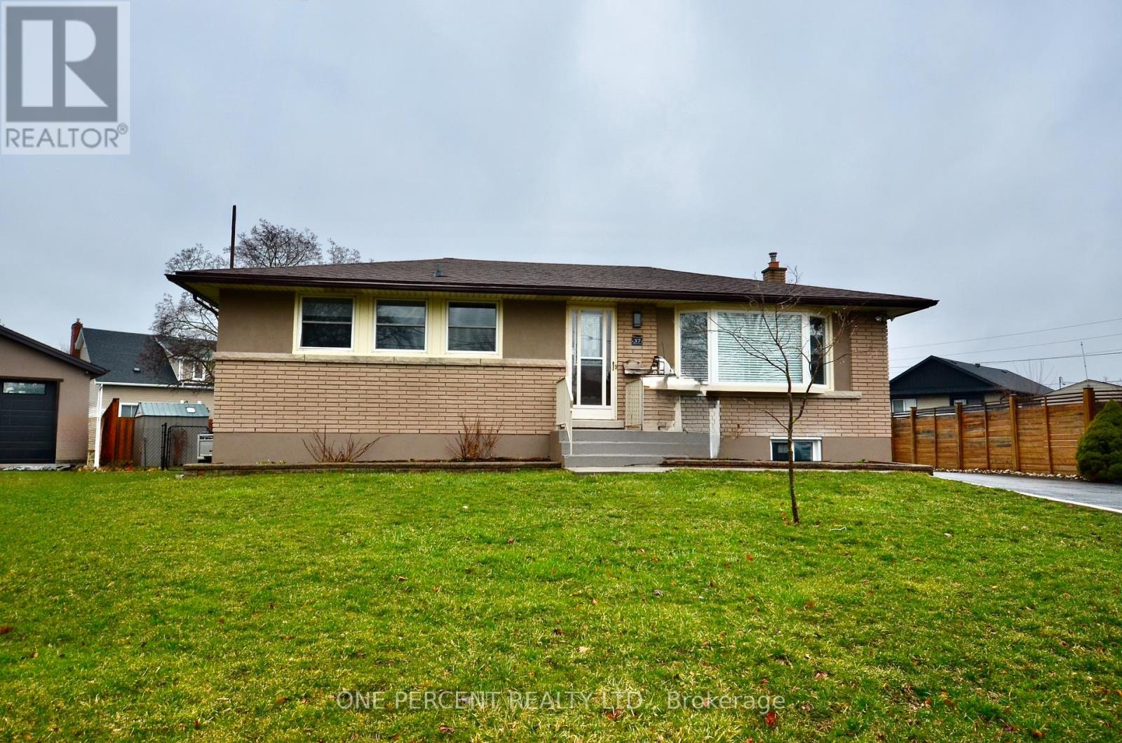 37 CORONATION BOULEVARD, St. Catharines, Ontario