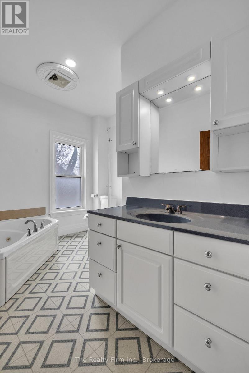 751 Rathbourne Avenue, Woodstock, Ontario  N4S 4L6 - Photo 22 - X12907730