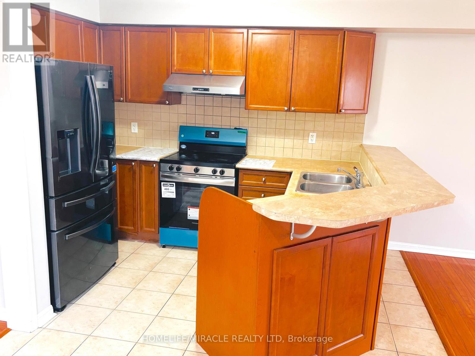 72 Coachlight Crescent, Brampton, Ontario  L6P 2Y8 - Photo 7 - W12725462