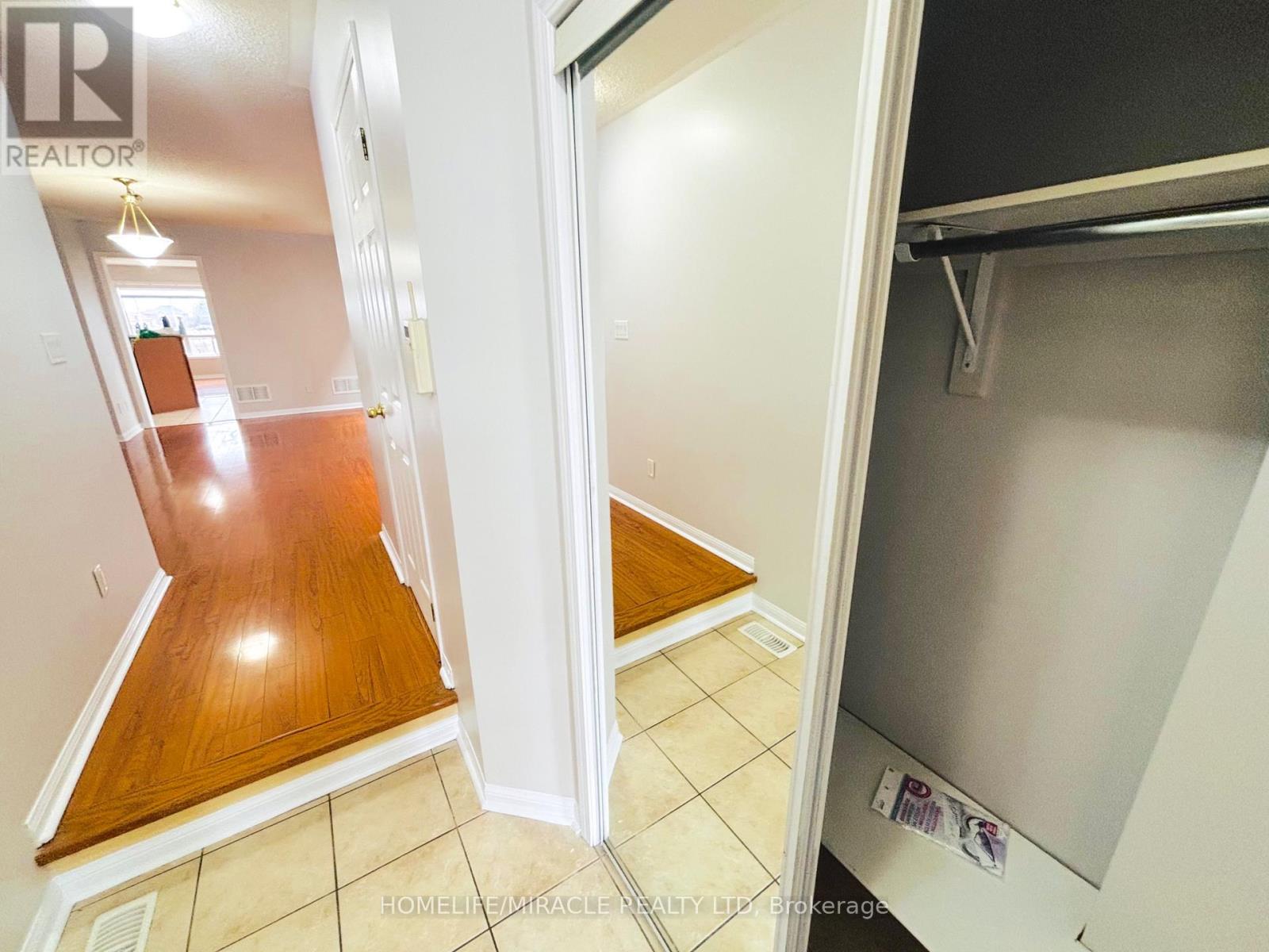 72 Coachlight Crescent, Brampton, Ontario  L6P 2Y8 - Photo 2 - W12725462