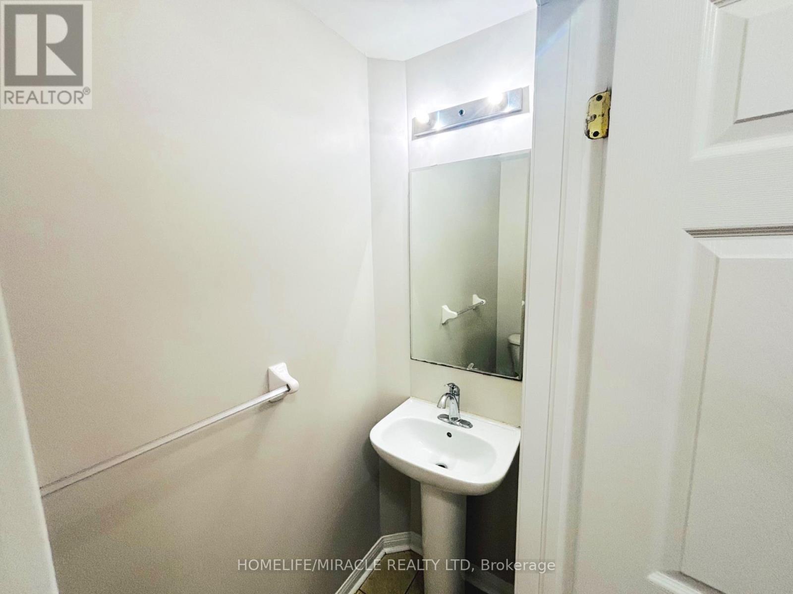 72 Coachlight Crescent, Brampton, Ontario  L6P 2Y8 - Photo 3 - W12725462