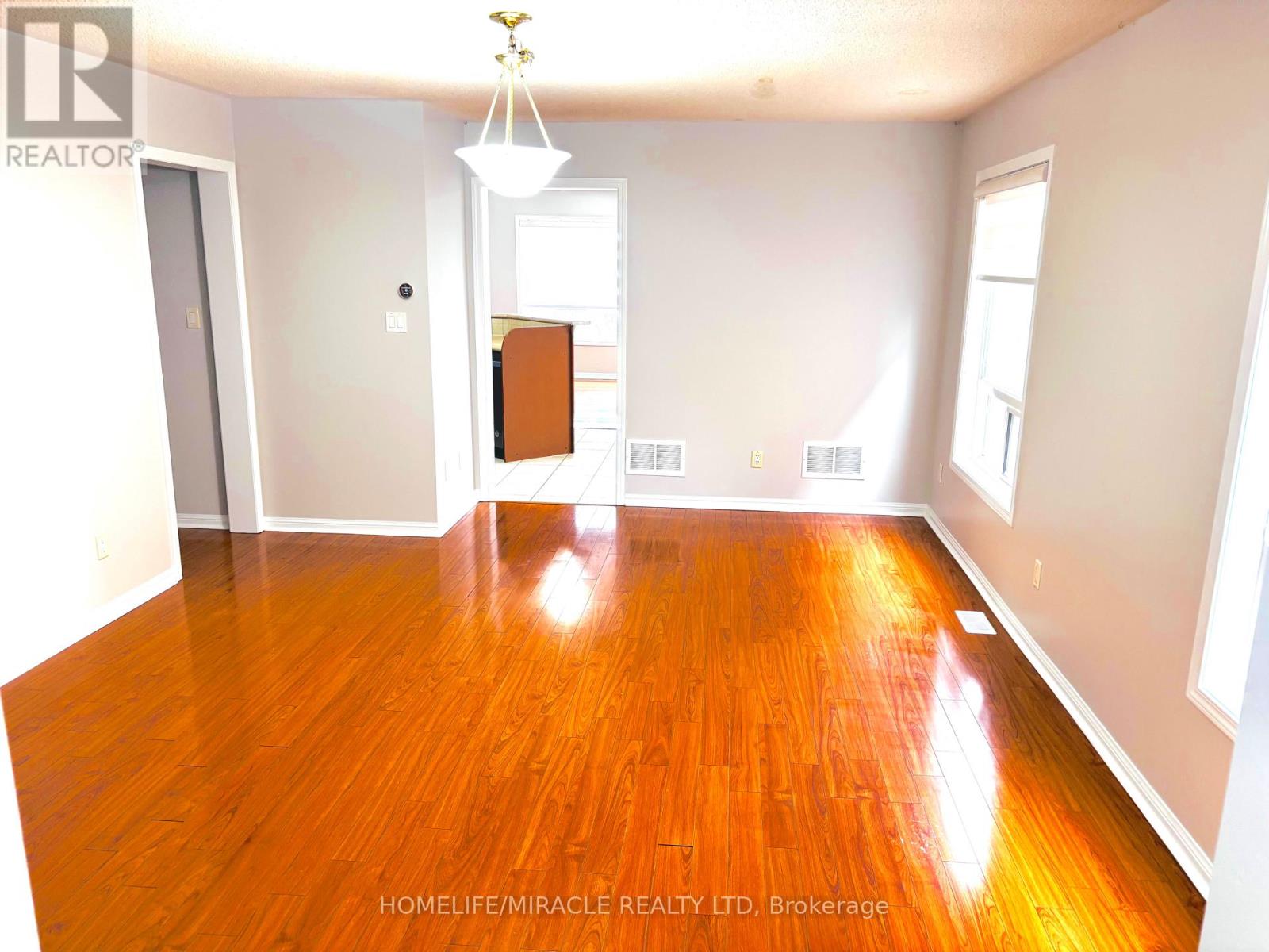 72 Coachlight Crescent, Brampton, Ontario  L6P 2Y8 - Photo 5 - W12725462