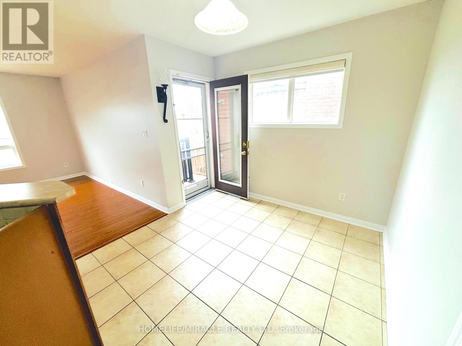 72 Coachlight Crescent, Brampton, Ontario  L6P 2Y8 - Photo 6 - W12725462