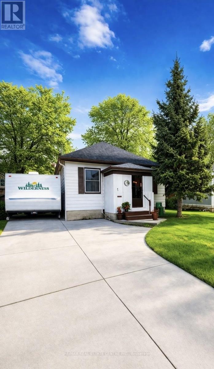 5 EASTON STREET, Cambridge, Ontario