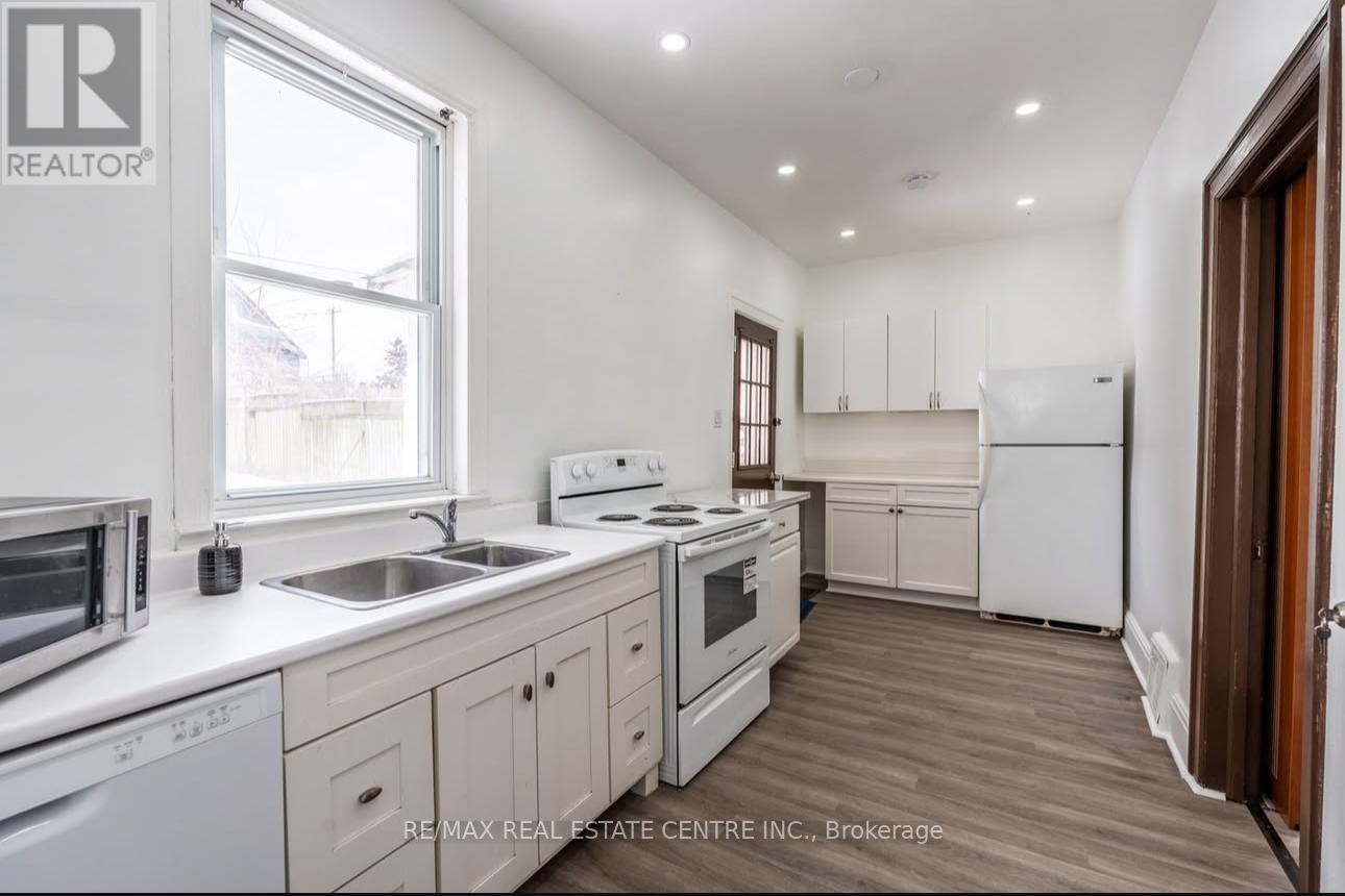 5 Easton Street, Cambridge, Ontario  N1R 1G3 - Photo 6 - X12883248