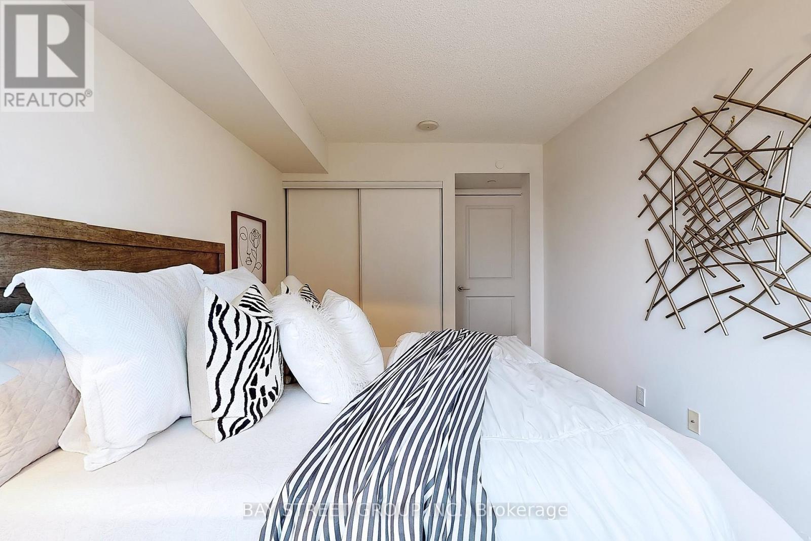 2009 - 5162 Yonge Street, Toronto, Ontario  M2N 0E9 - Photo 8 - C12907736