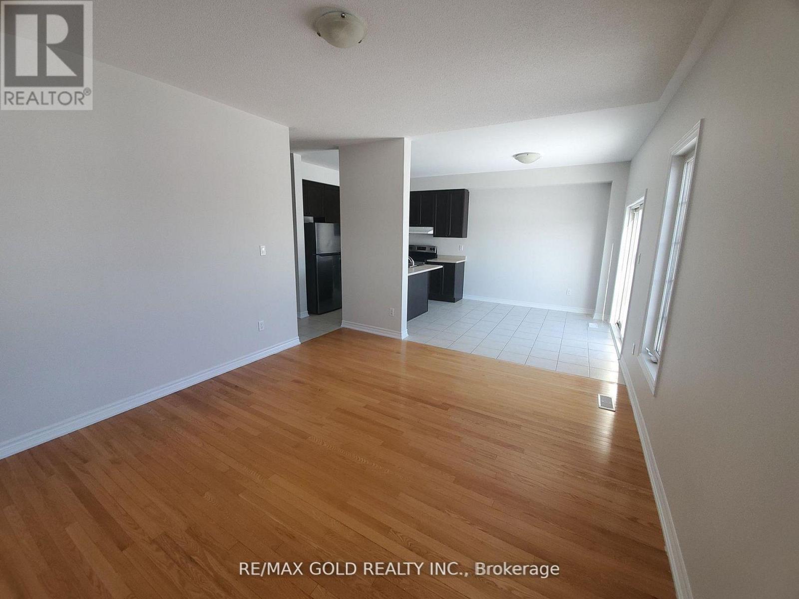 45 Education Road, Brampton, Ontario  L6P 3N4 - Photo 5 - W12903752