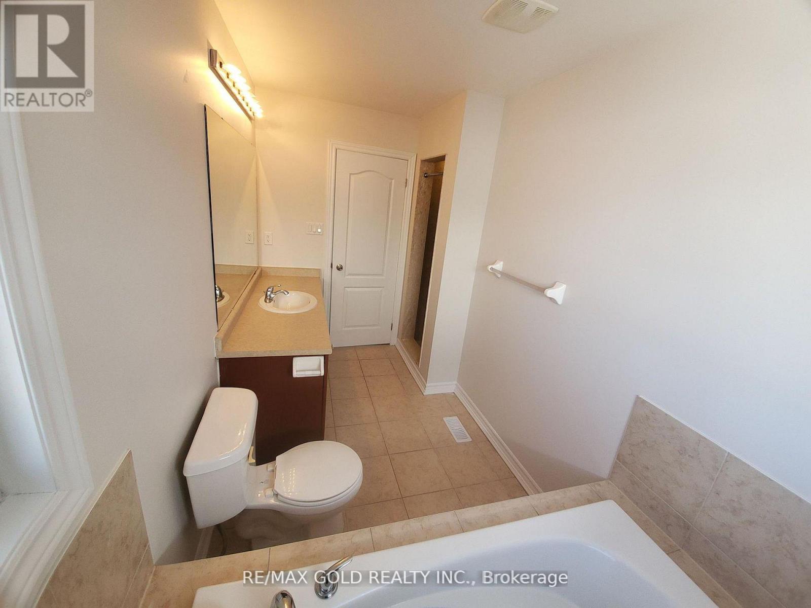 45 Education Road, Brampton, Ontario  L6P 3N4 - Photo 11 - W12903752