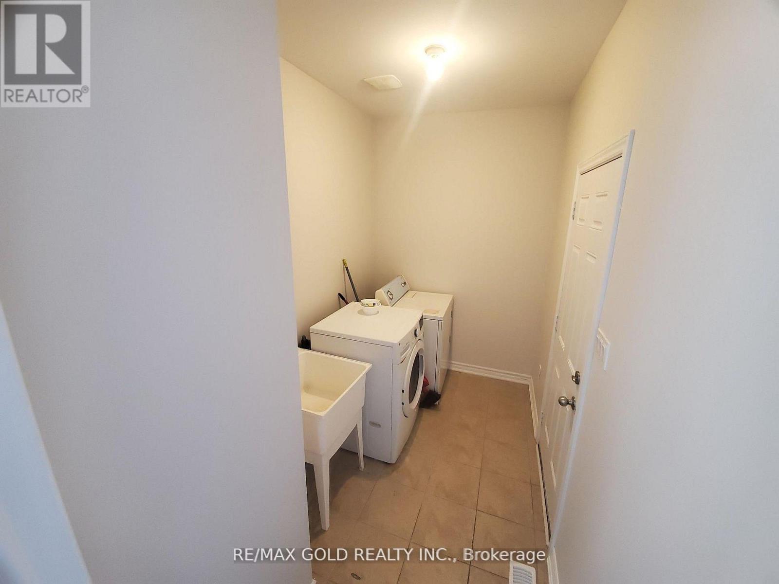 45 Education Road, Brampton, Ontario  L6P 3N4 - Photo 7 - W12903752