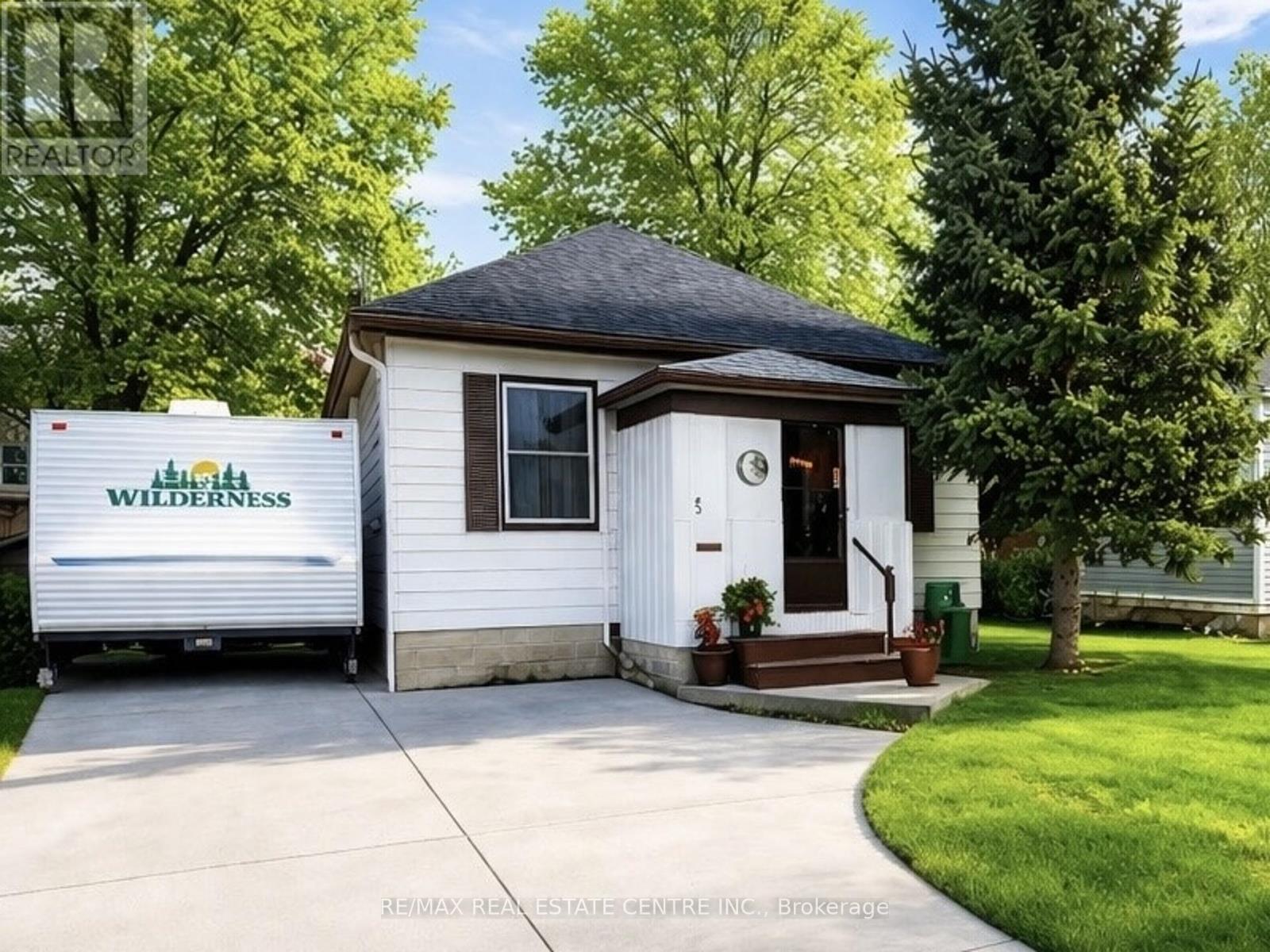 5 EASTON STREET, Cambridge, Ontario