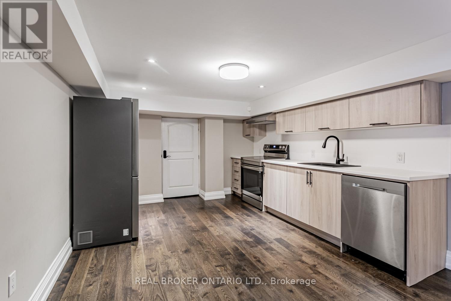 B - 47 Highgate Road, Toronto, Ontario  M8X 2B4 - Photo 5 - W12751474