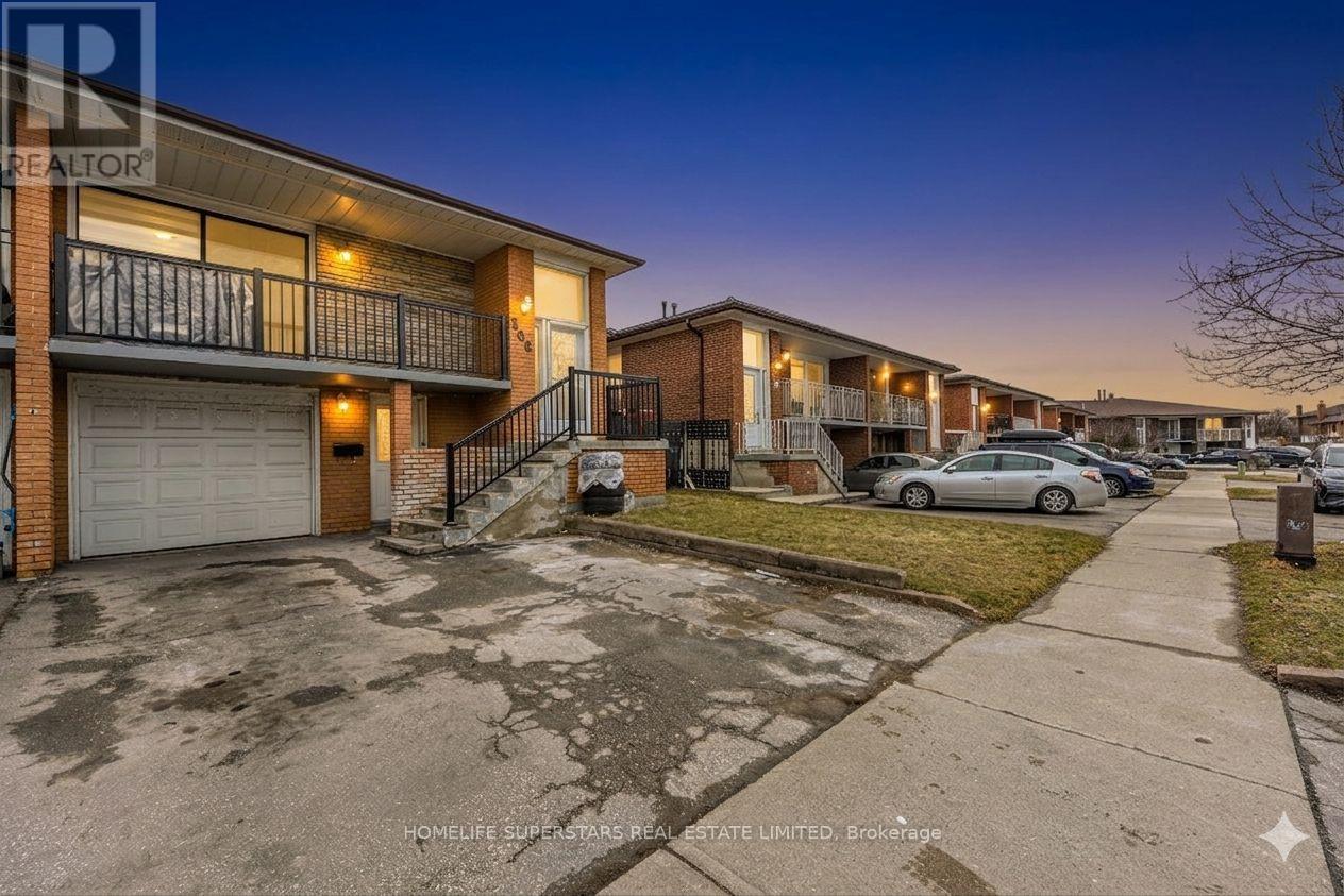 306 Royal Salisbury Way, Brampton, Ontario  L6V 3G5 - Photo 2 - W12800706