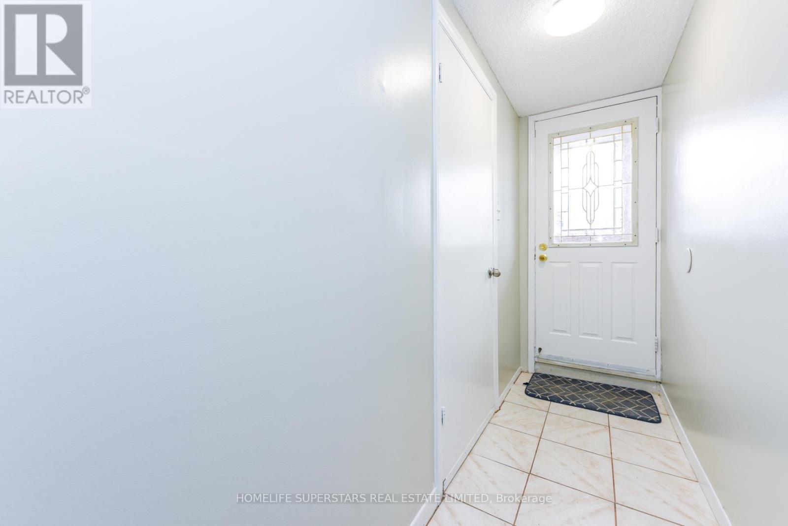 306 Royal Salisbury Way, Brampton, Ontario  L6V 3G5 - Photo 3 - W12800706