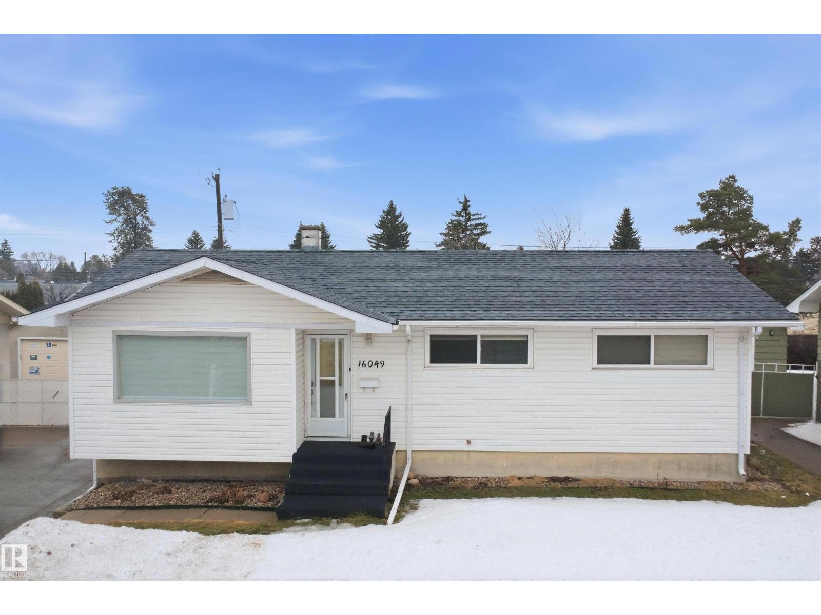 16049 95 AV NW, edmonton, Alberta