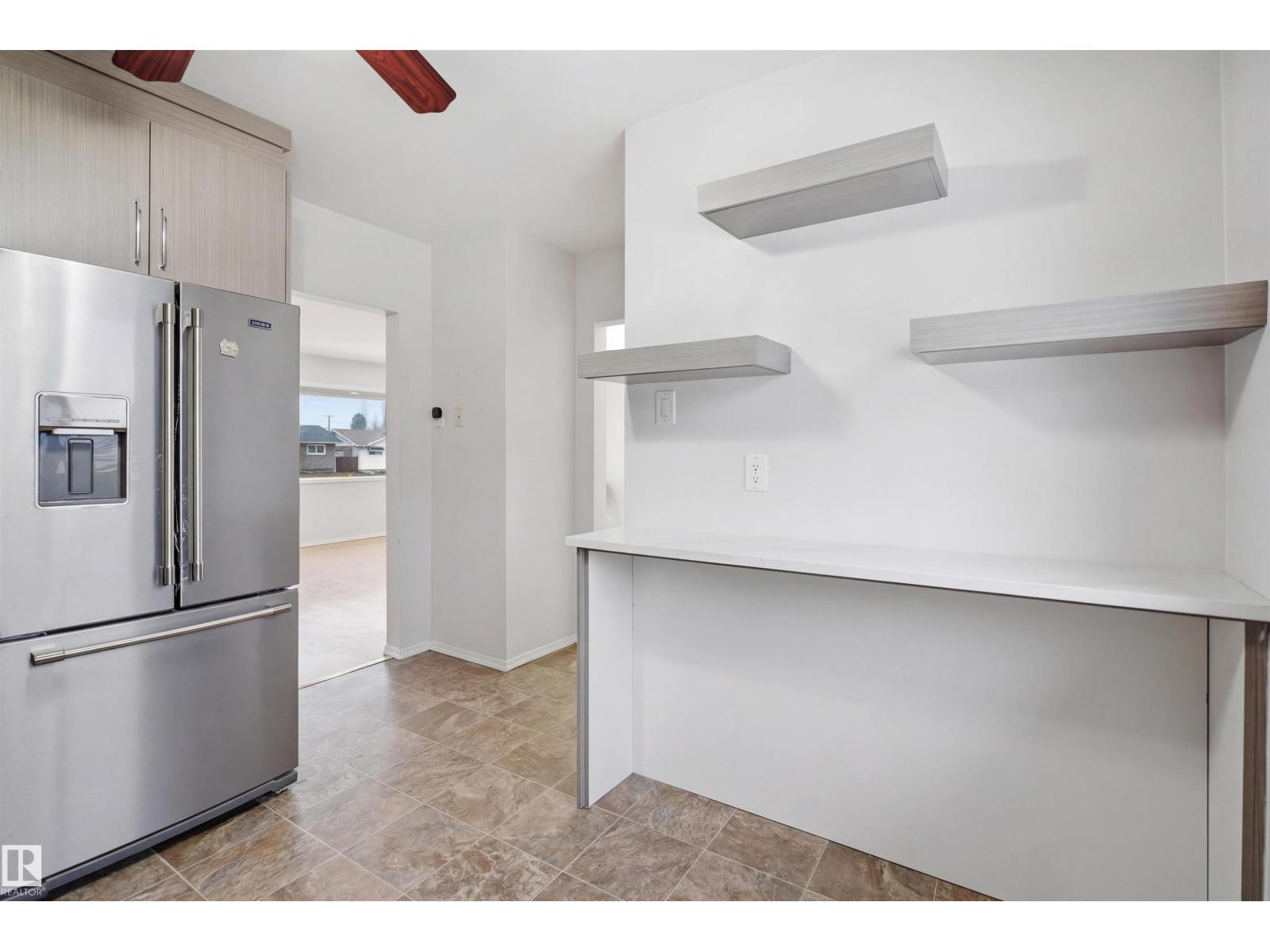 16049 95 Av Nw, Edmonton, Alberta  T5P 0A8 - Photo 9 - E4478652