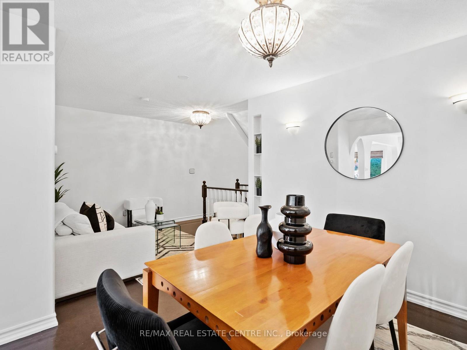 27 Martell Gate, Aurora, Ontario  L4G 0B9 - Photo 10 - N12907770