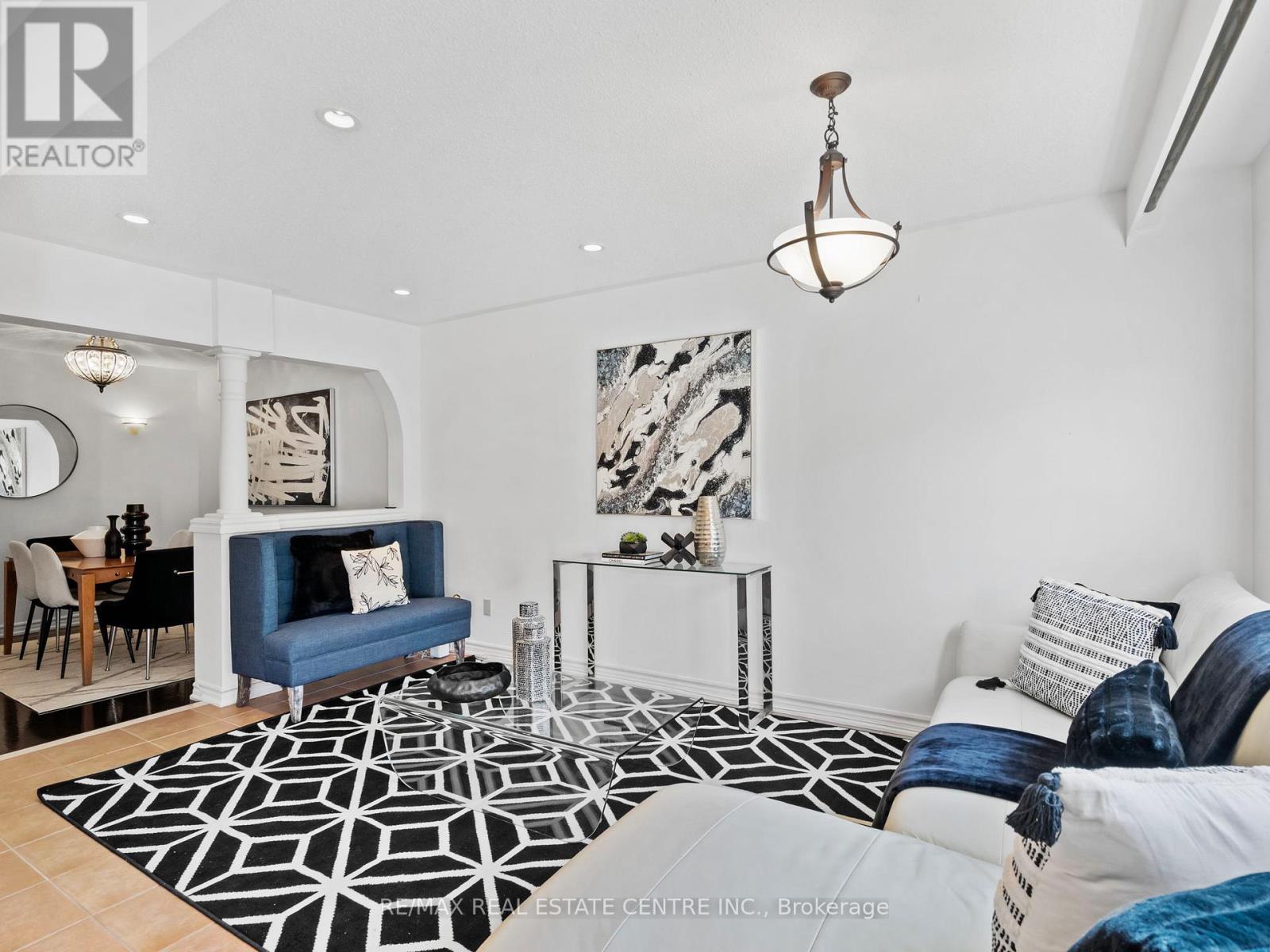 27 Martell Gate, Aurora, Ontario  L4G 0B9 - Photo 13 - N12907770