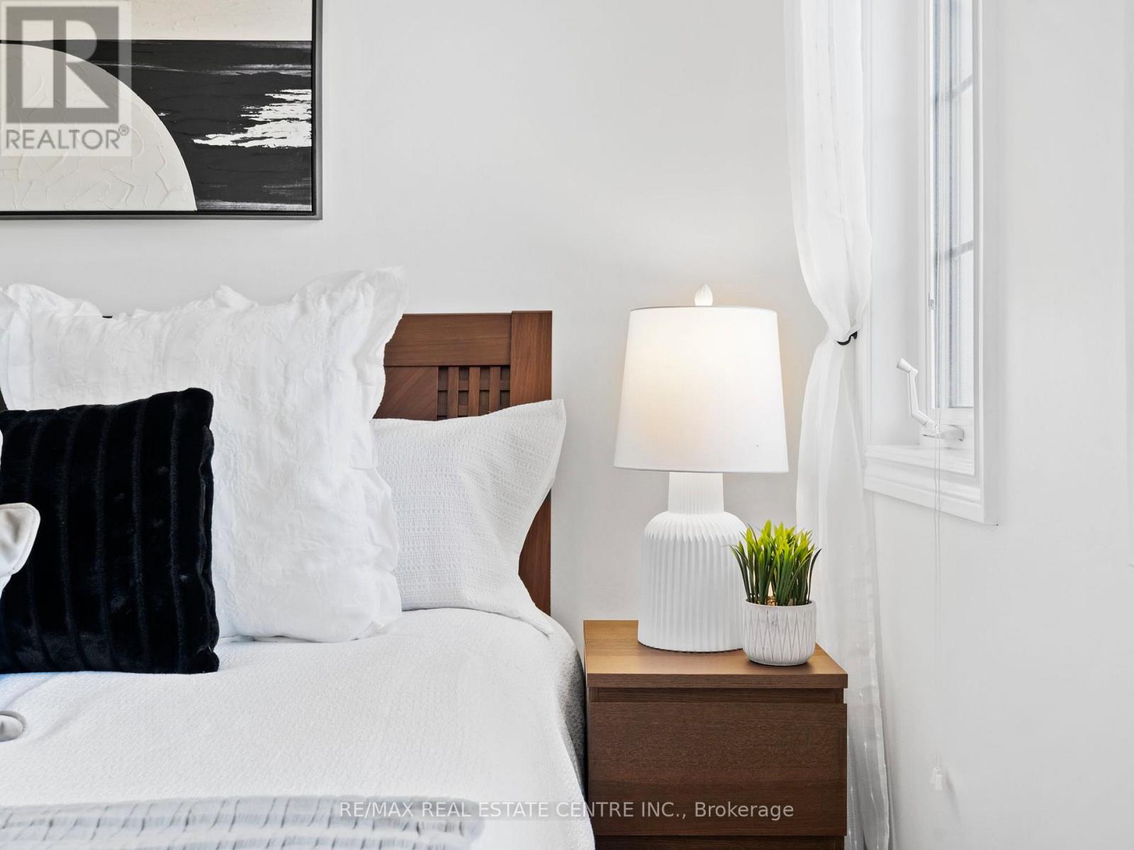 27 Martell Gate, Aurora, Ontario  L4G 0B9 - Photo 26 - N12907770