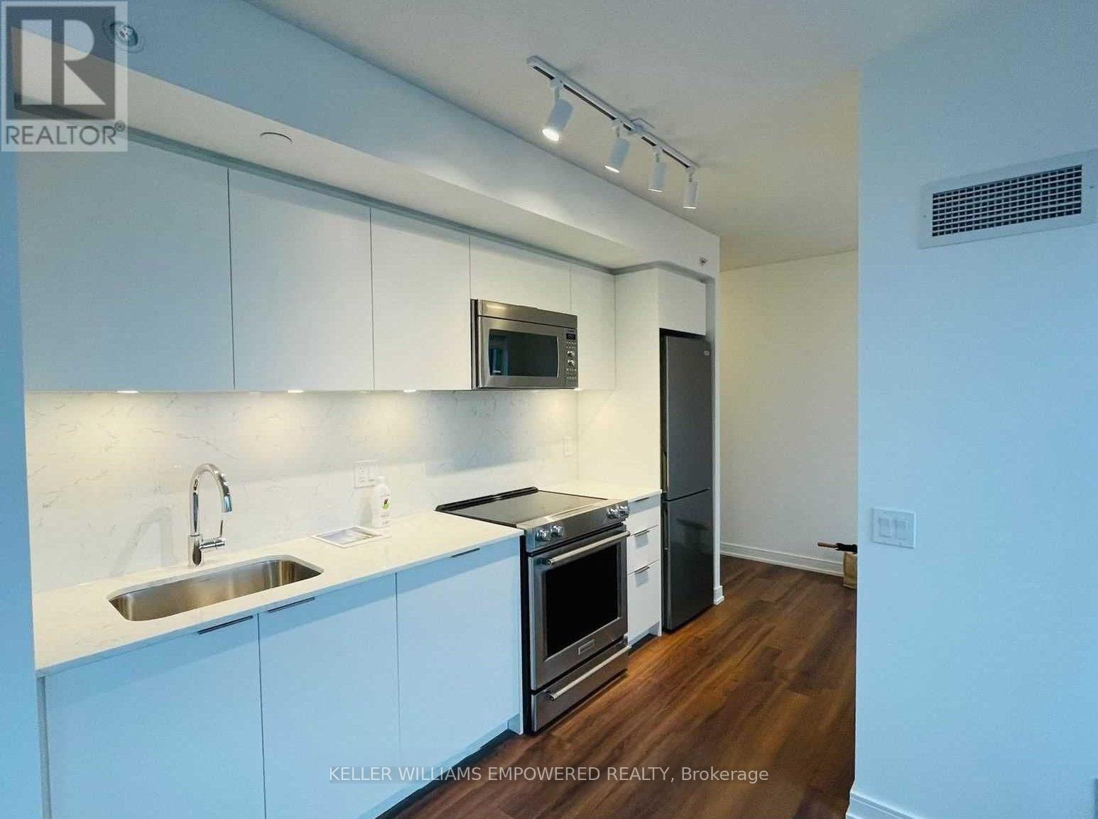 2004 - 30 Samuel Wood Way, Toronto, Ontario  M9B 0C9 - Photo 2 - W12907784