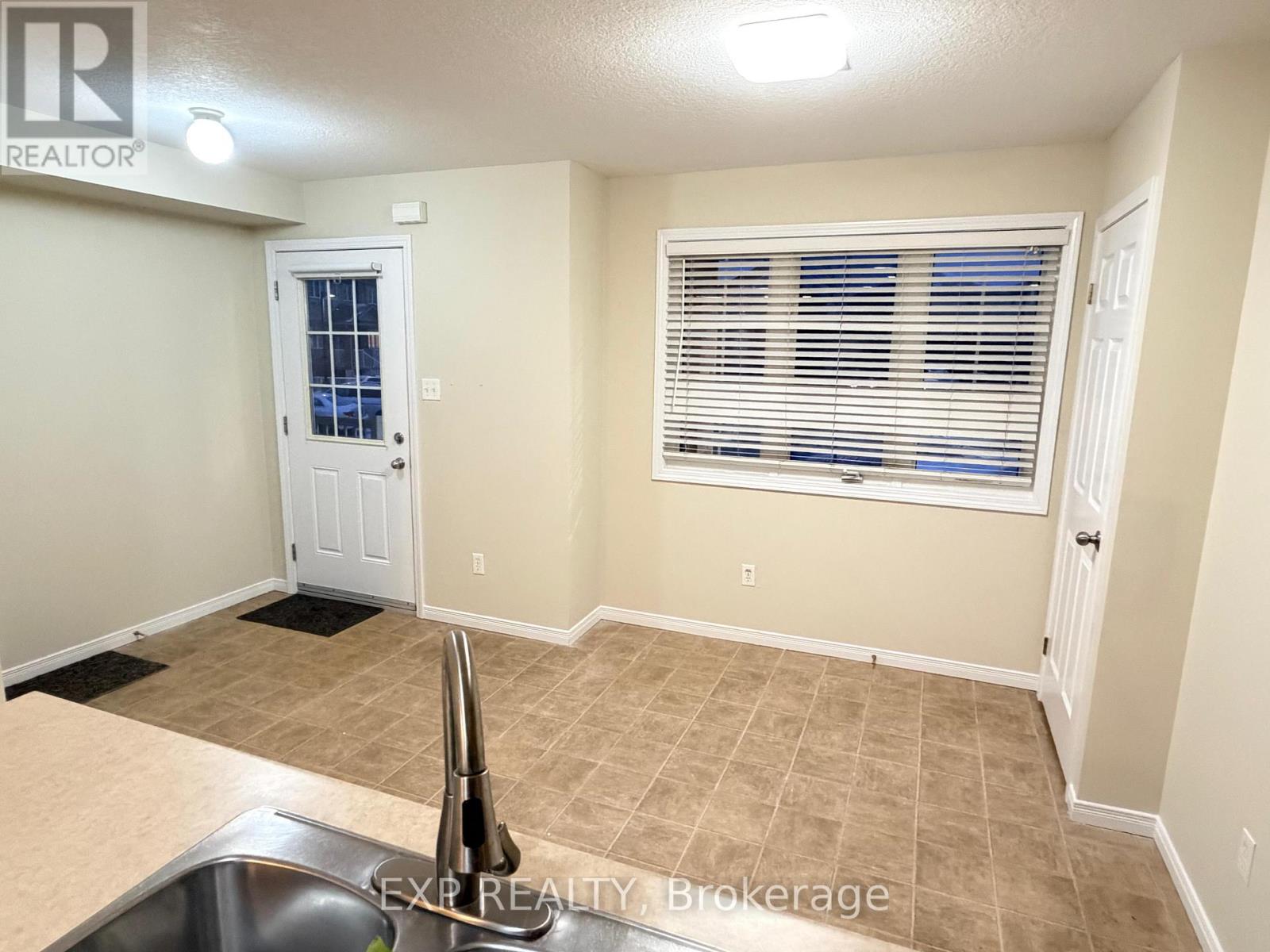 12a - 50 Howe Drive, Kitchener, Ontario  N2E 0A3 - Photo 3 - X12907768