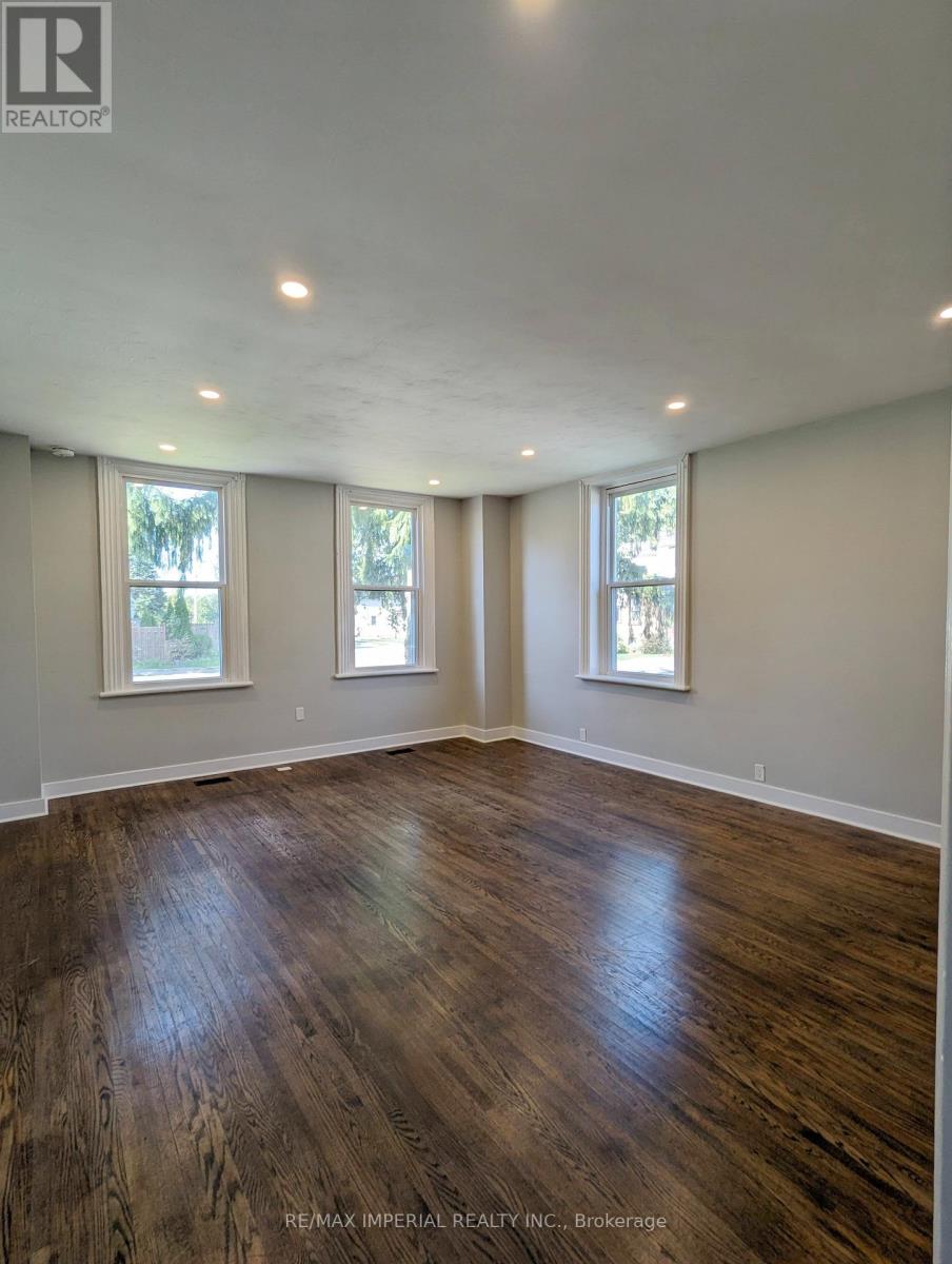 2b Huron Street, Kawartha Lakes, Ontario  K9V 2H2 - Photo 3 - X12907772