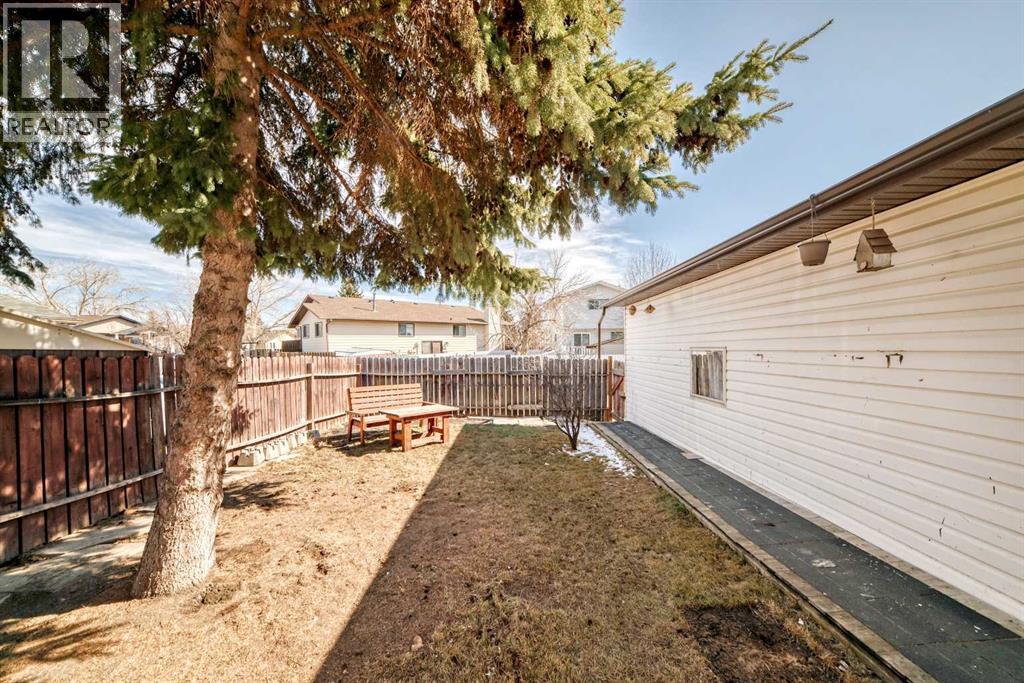 6735 Temple Drive NE, Calgary, Alberta  T1Y 5S1 - Photo 35 - A2295031