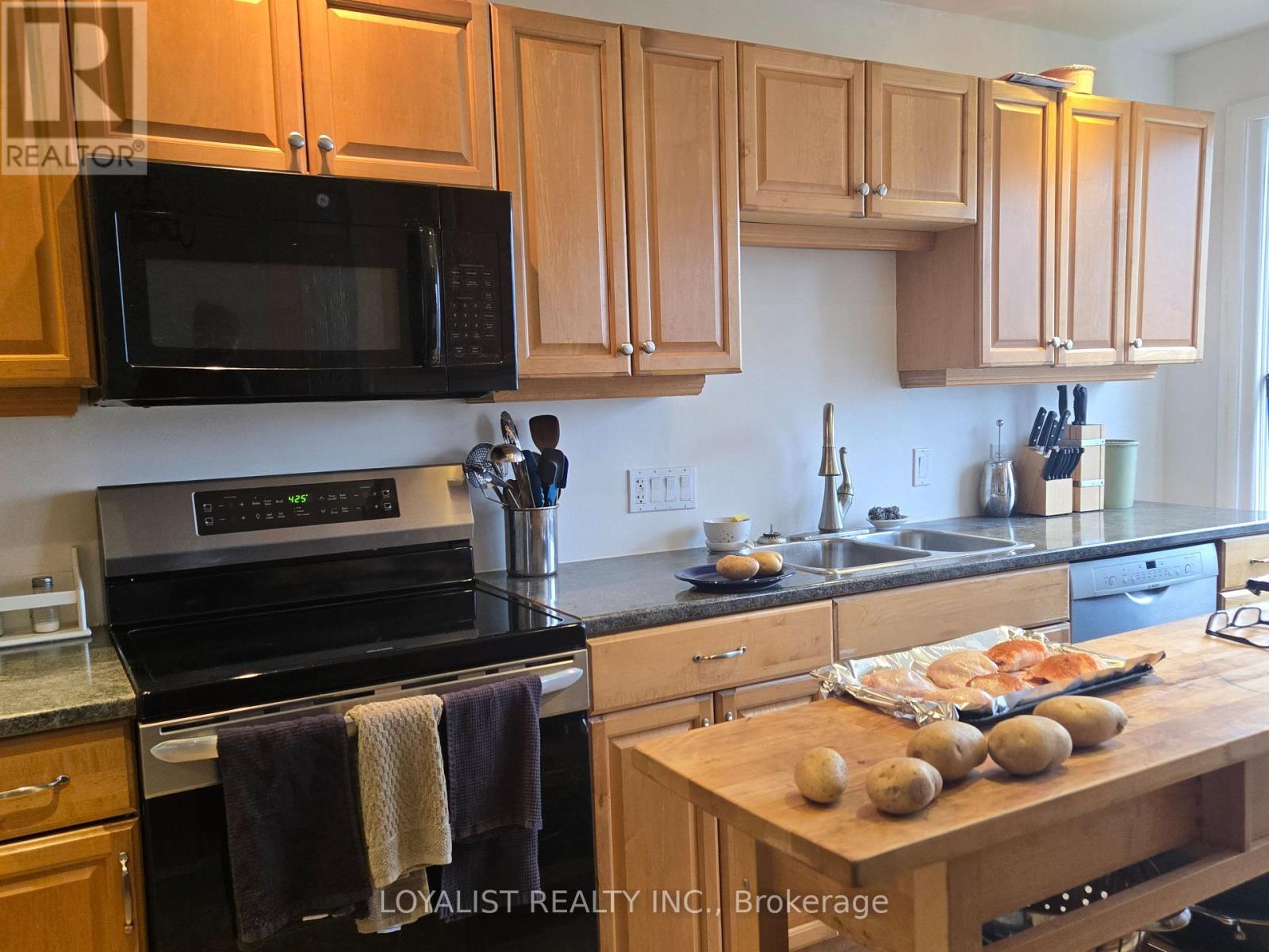 25 Redner Lane, Prince Edward County (Ameliasburg Ward), Ontario  K0K 1L0 - Photo 9 - X12874702