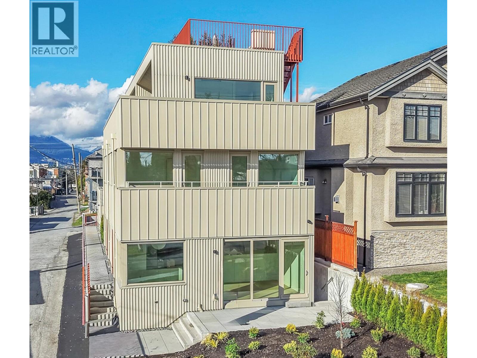 1 2915 E 5th Avenue, Vancouver, British Columbia  V5M 1N6 - Photo 1 - R3102015