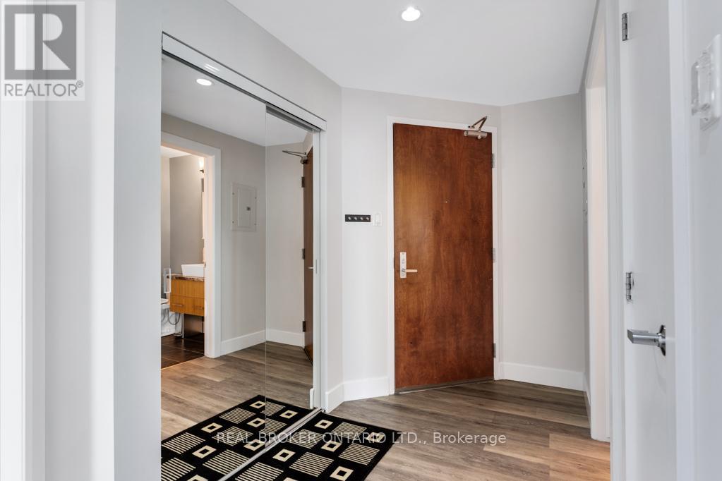 2208 - 200 Rideau Street, Ottawa, Ontario  K1N 5Y1 - Photo 2 - X12907804