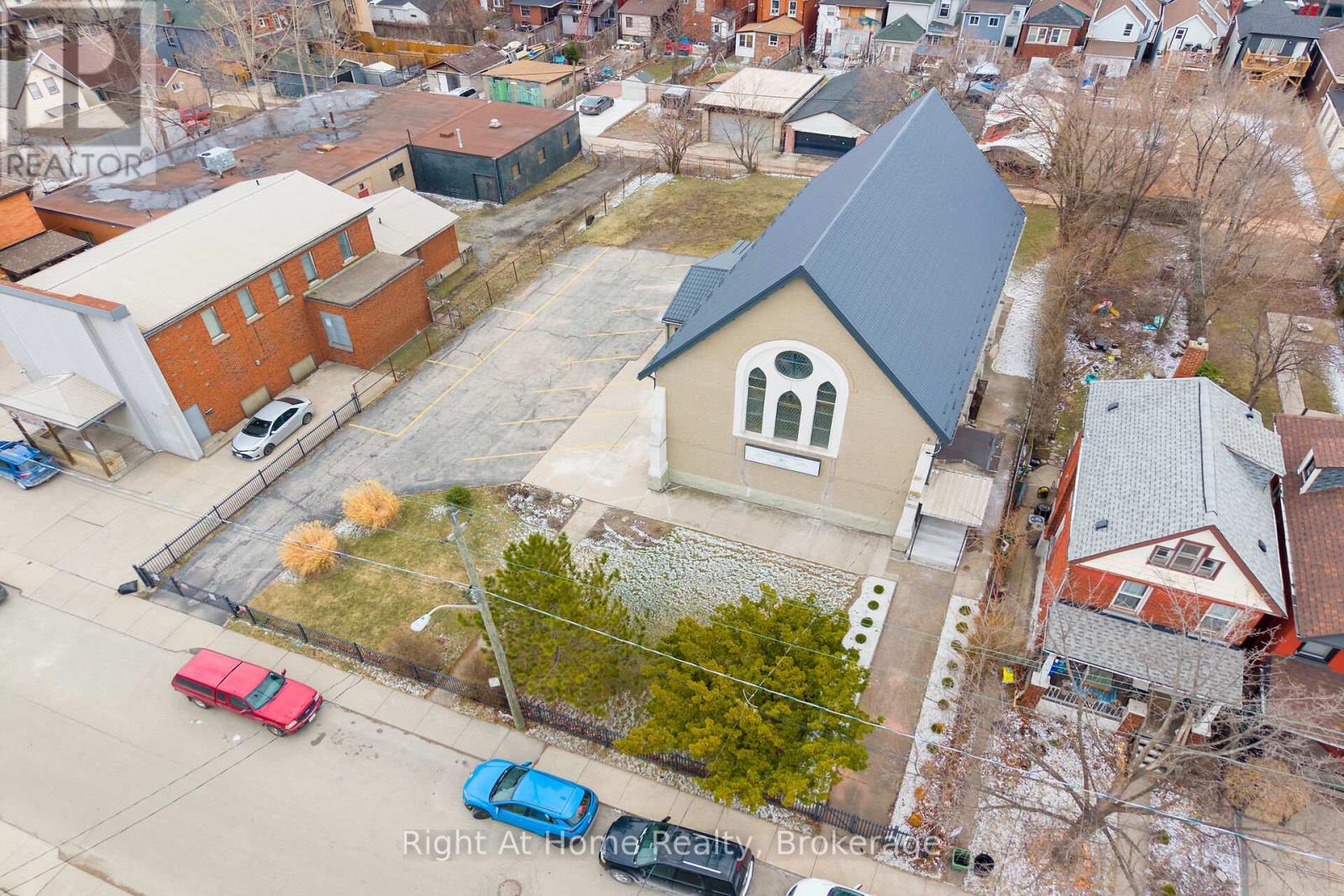 50 EARL STREET, Hamilton, Ontario