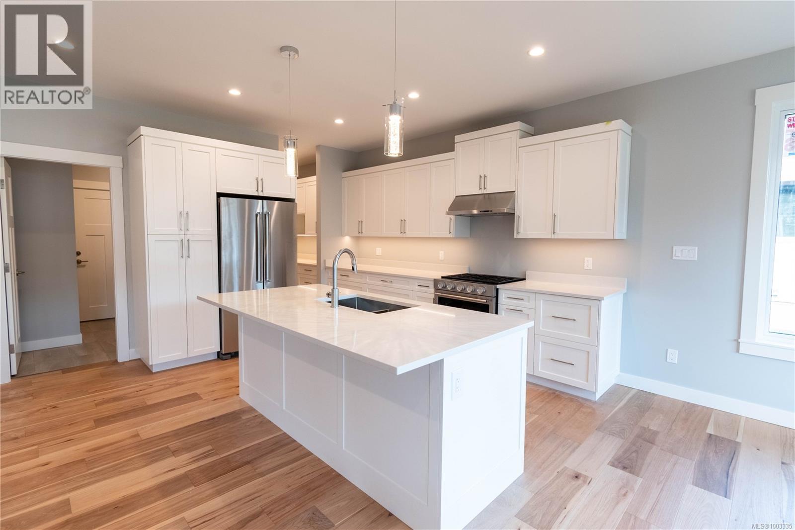 758 Sitka St, Campbell River, British Columbia  V9H 0G4 - Photo 4 - 1003335