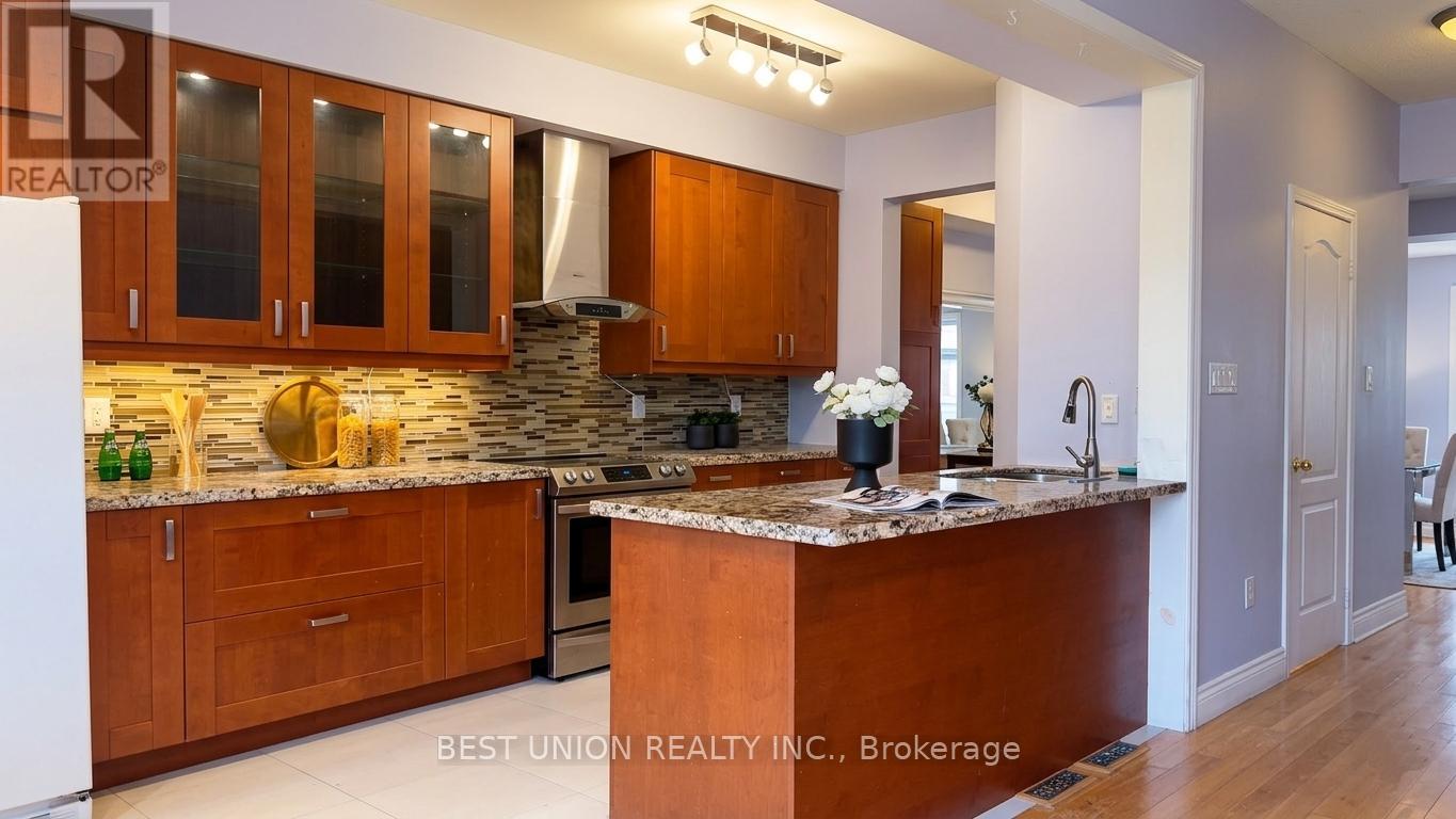 320 Country Glen Road, Markham, Ontario  L6B 1C5 - Photo 10 - N12907794