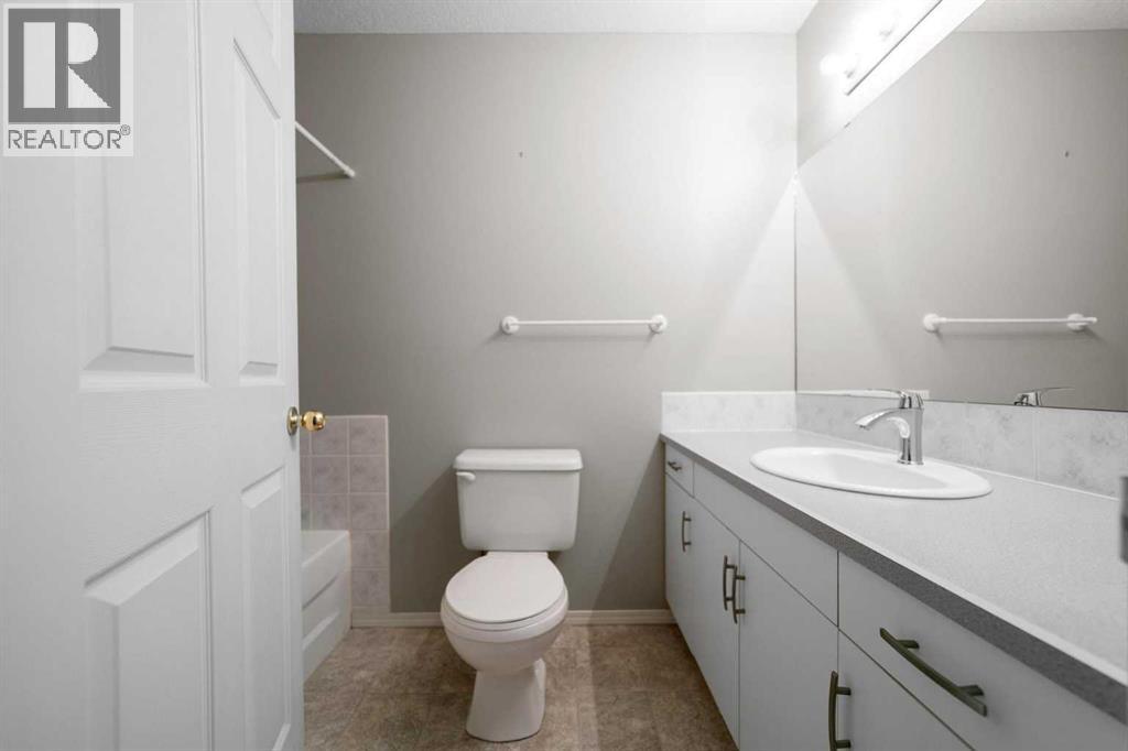 5213a 57 Street, Camrose, Alberta  T4V 2Y5 - Photo 8 - A2276601