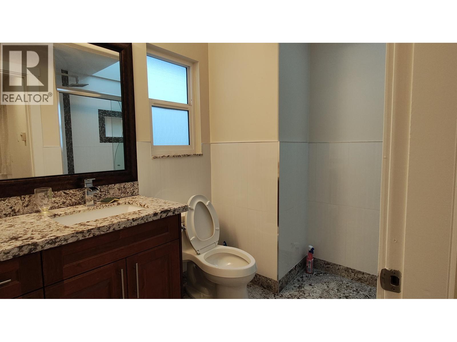 8675 Armstrong Avenue, Burnaby, British Columbia  V3N 2H4 - Photo 25 - R3101302