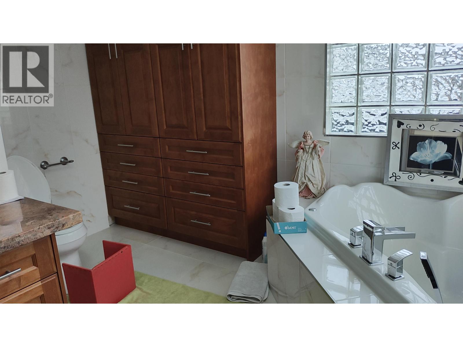 8675 Armstrong Avenue, Burnaby, British Columbia  V3N 2H4 - Photo 30 - R3101302