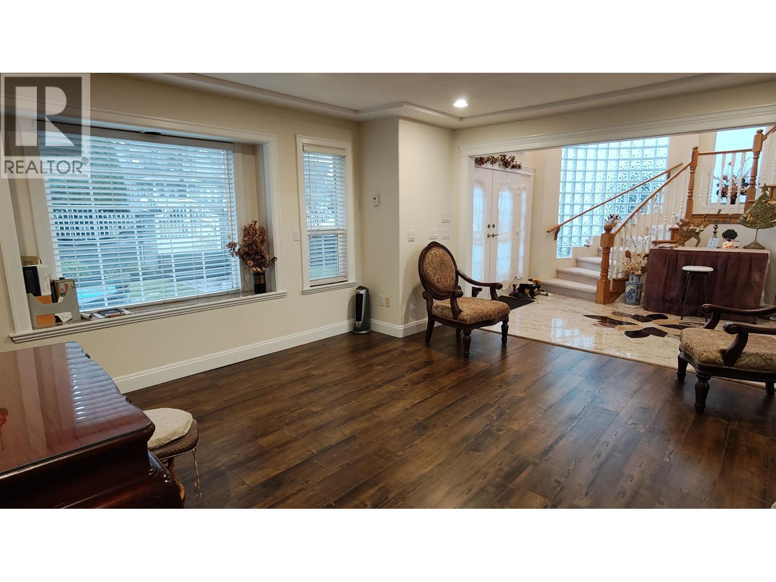 8675 Armstrong Avenue, Burnaby, British Columbia  V3N 2H4 - Photo 3 - R3101302