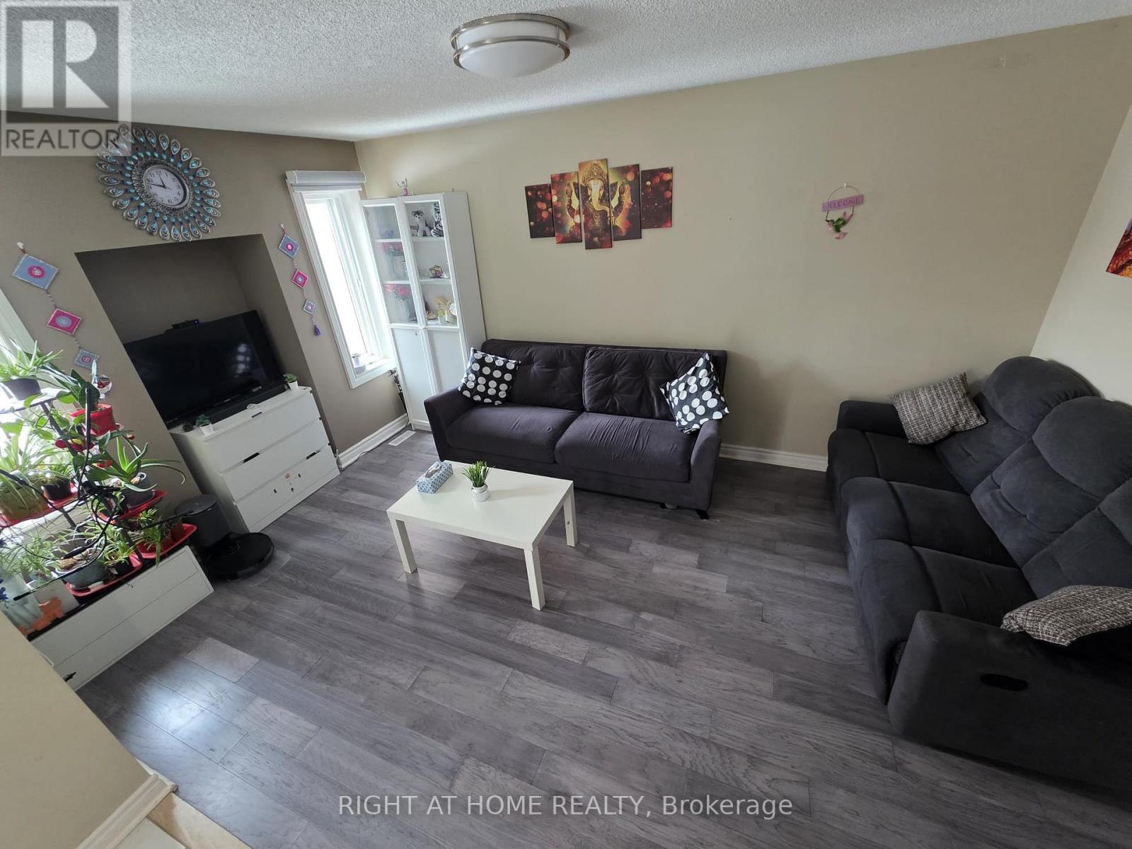 12 Whitewater Street, Whitby, Ontario  L1R 2S9 - Photo 3 - E12907830