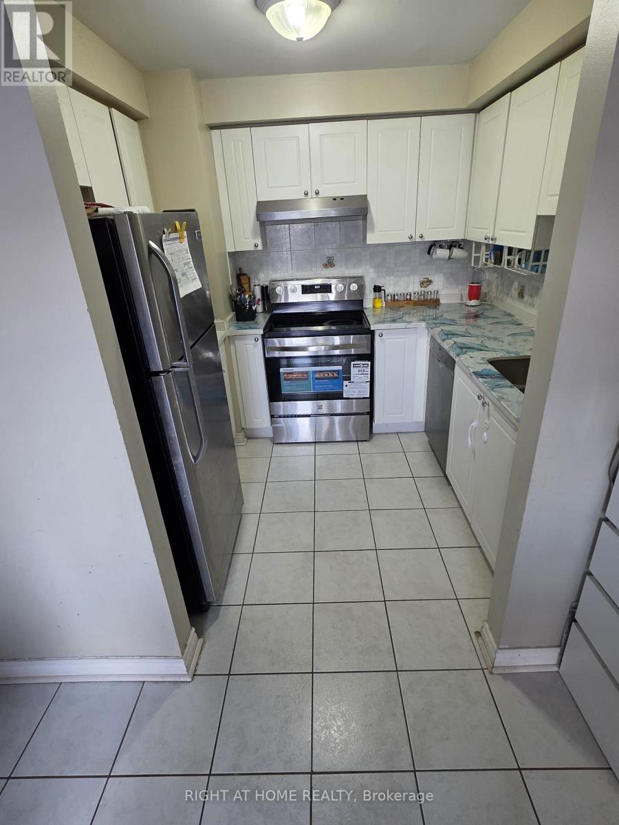 12 Whitewater Street, Whitby, Ontario  L1R 2S9 - Photo 6 - E12907830